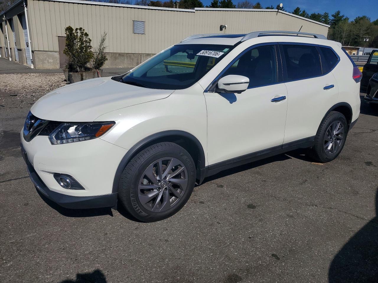 Salvage Nissan Rogue Image