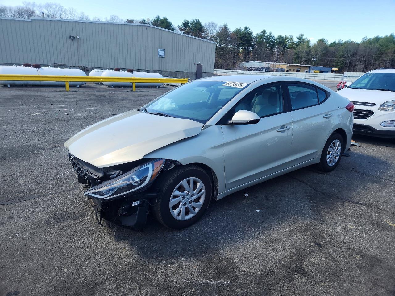 Salvage Hyundai ELANTRA Image