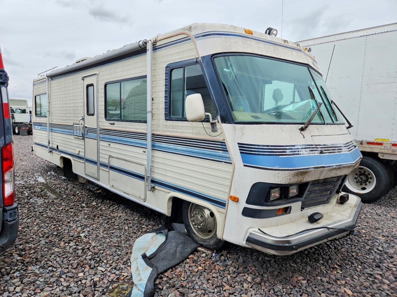 Salvage Chevrolet P Series Image