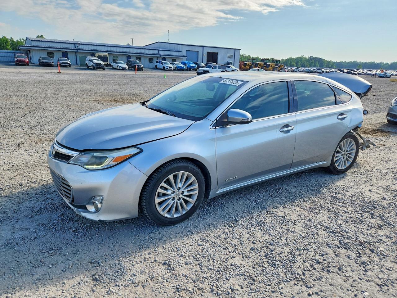 Salvage Toyota Avalon Image