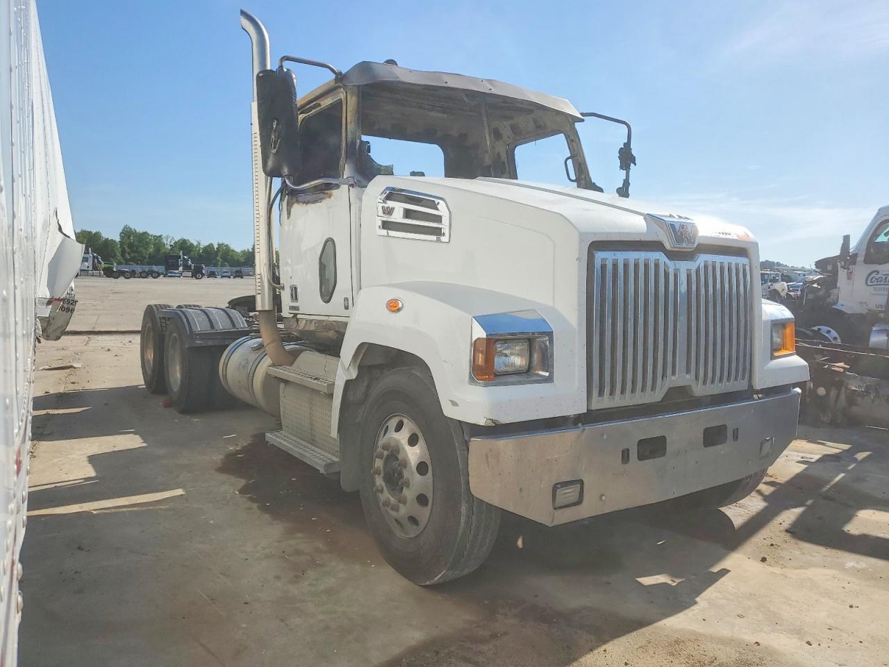 Salvage Western Star Auto Car Conventional Image