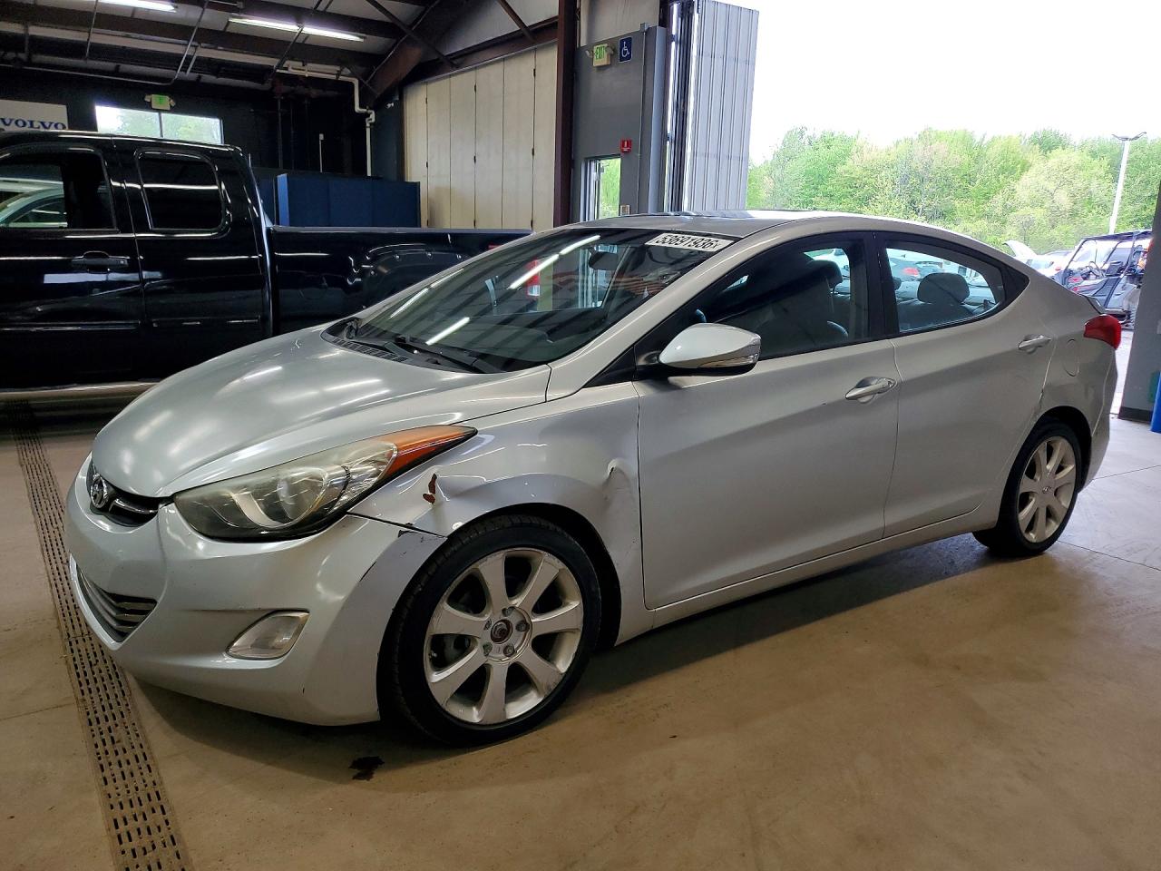Salvage Hyundai ELANTRA Image