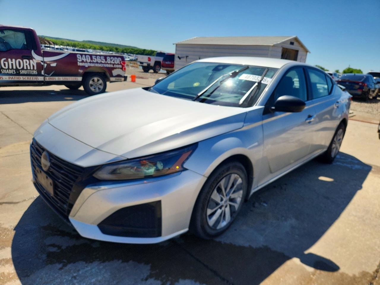 Salvage Nissan Altima Image