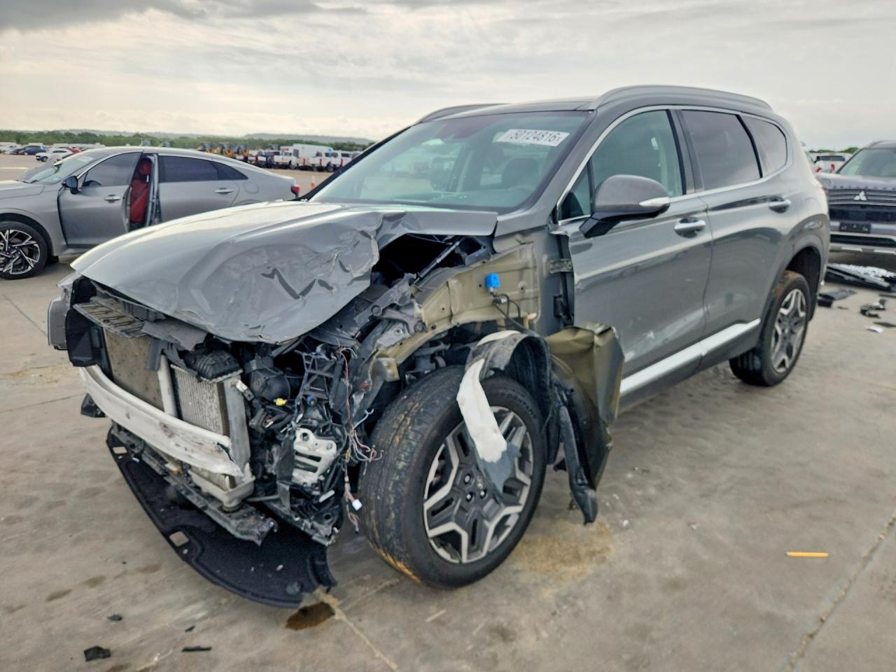 Salvage Hyundai SANTA FE Image