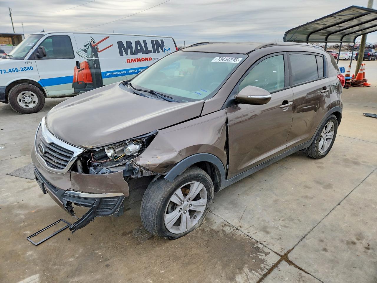 Salvage Kia Sportage Image