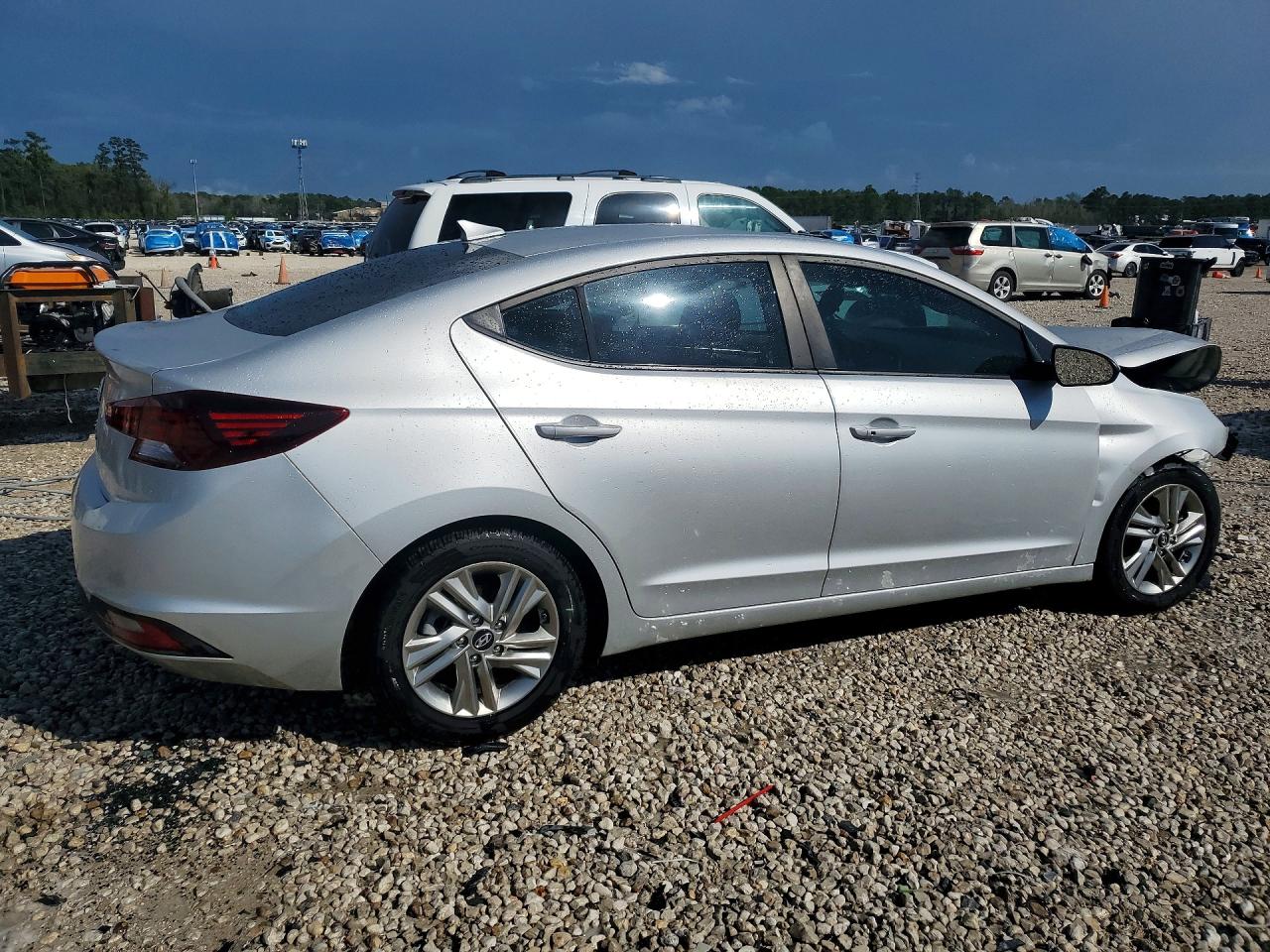 Hyundai ELANTRA Value Edition