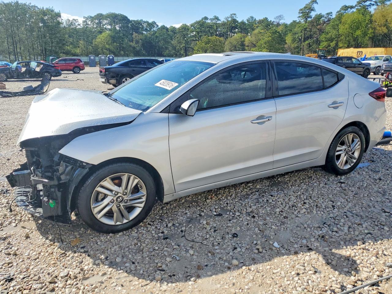 Salvage Hyundai ELANTRA Image