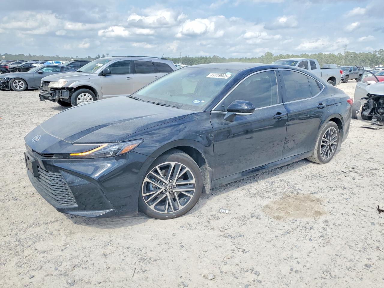 Salvage Toyota Camry Image