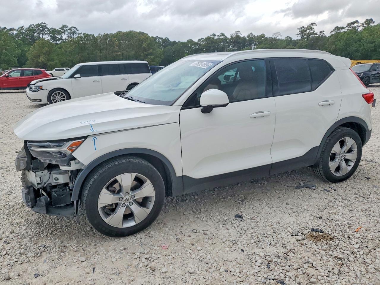 Salvage Volvo XC40 Image