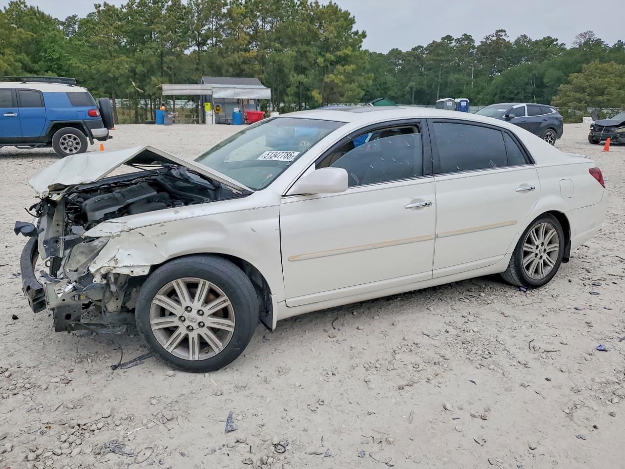 Salvage Toyota Avalon Image
