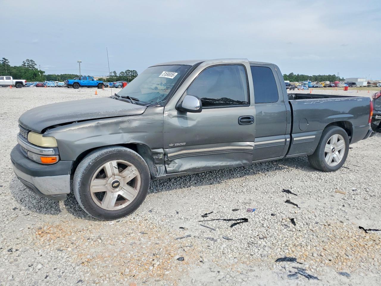 Salvage Chevrolet Silverado Image