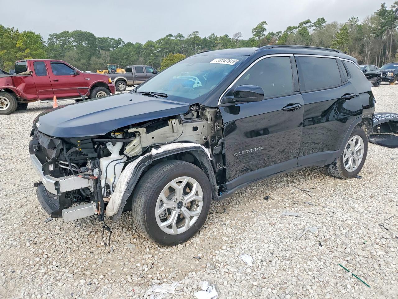 Salvage Jeep Compass Image