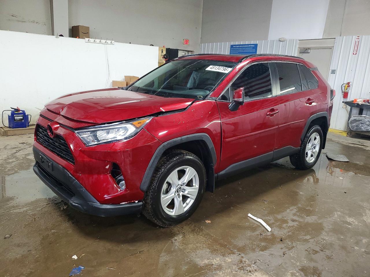 Salvage Toyota RAV4 Image