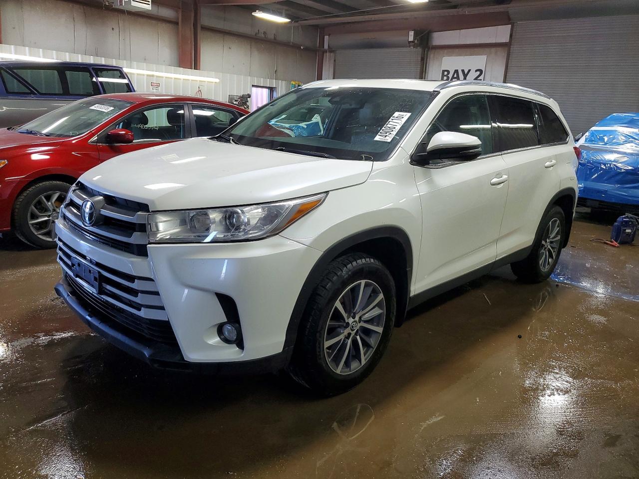 Salvage Toyota Highlander Image