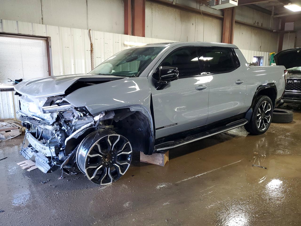 Salvage GMC Sierra Image