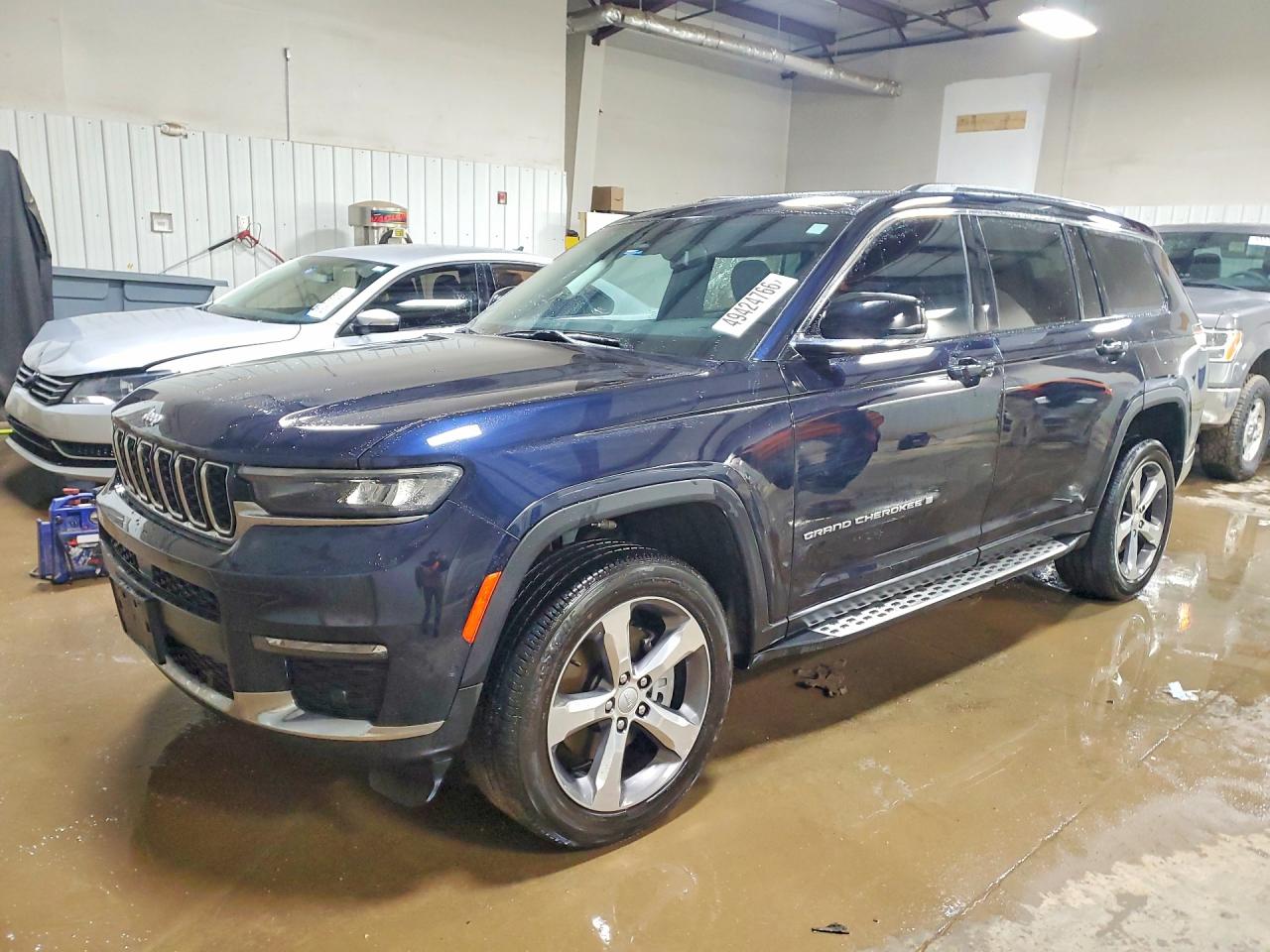Salvage Jeep Grand Cherokee Image