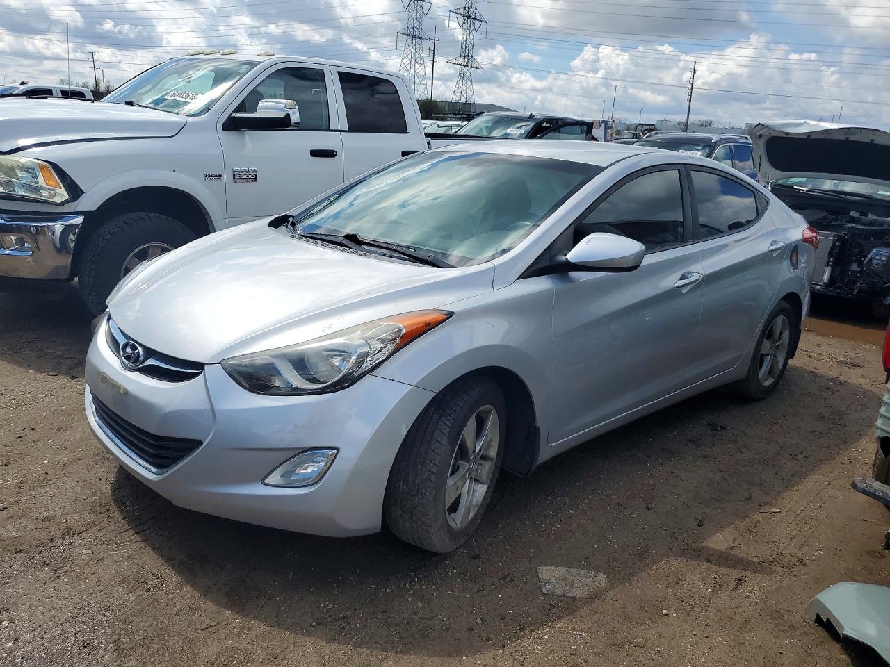 Salvage Hyundai ELANTRA Image