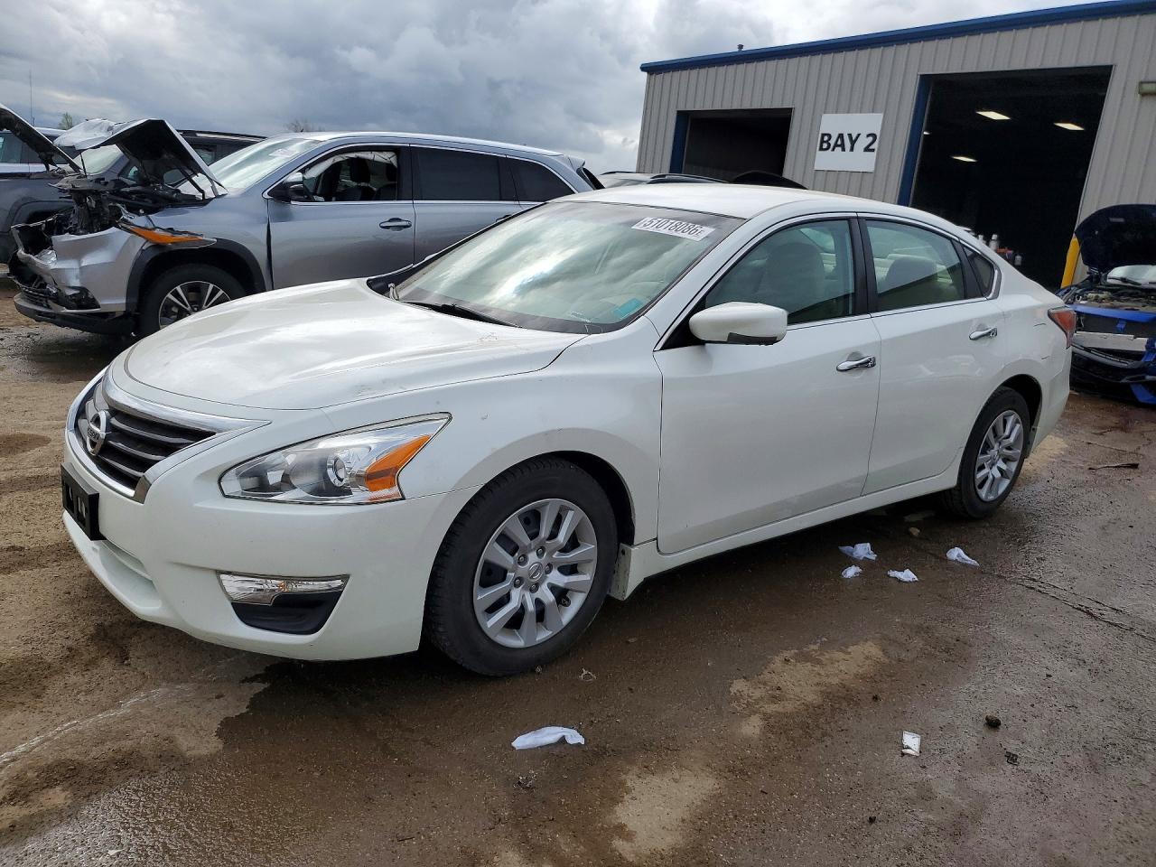 Salvage Nissan Altima Image