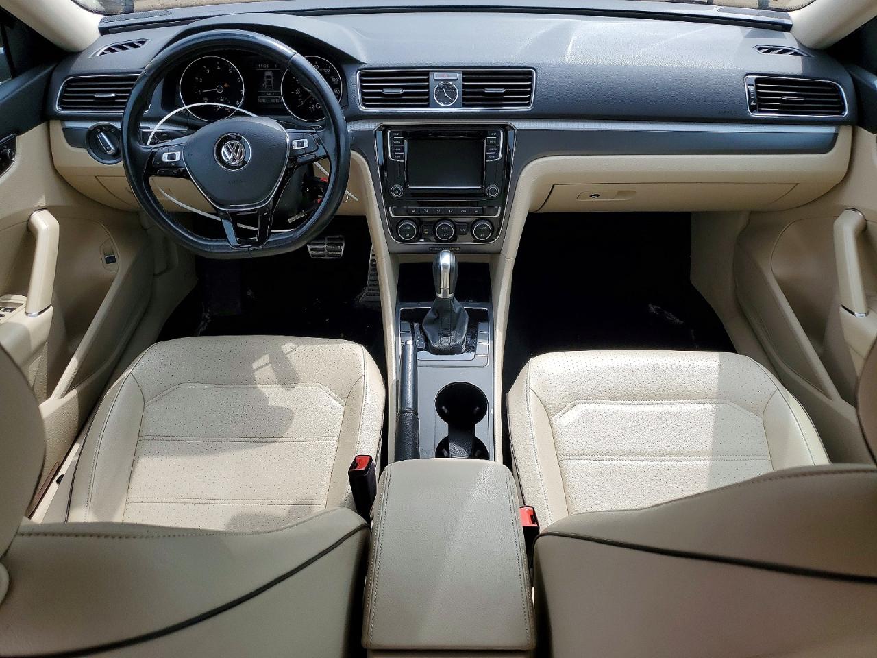Volkswagen Passat R-line