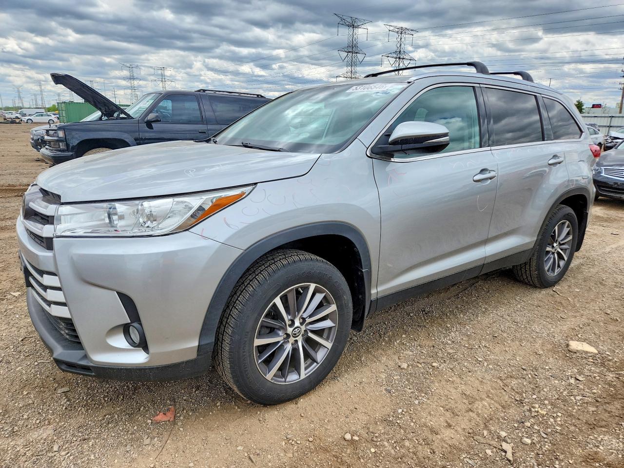 Salvage Toyota Highlander Image