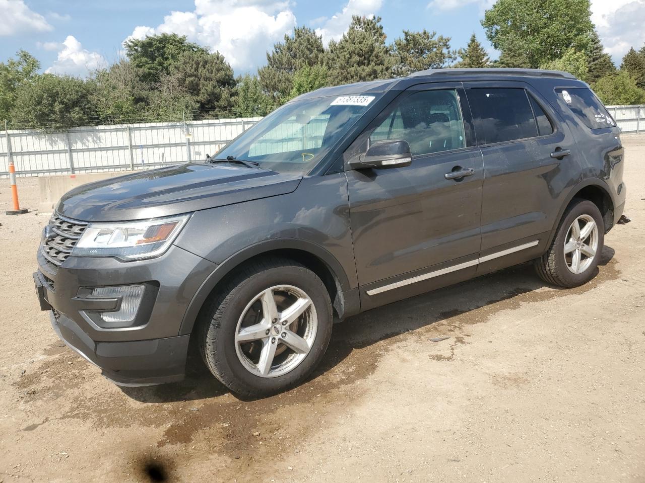 Salvage Ford Explorer Image