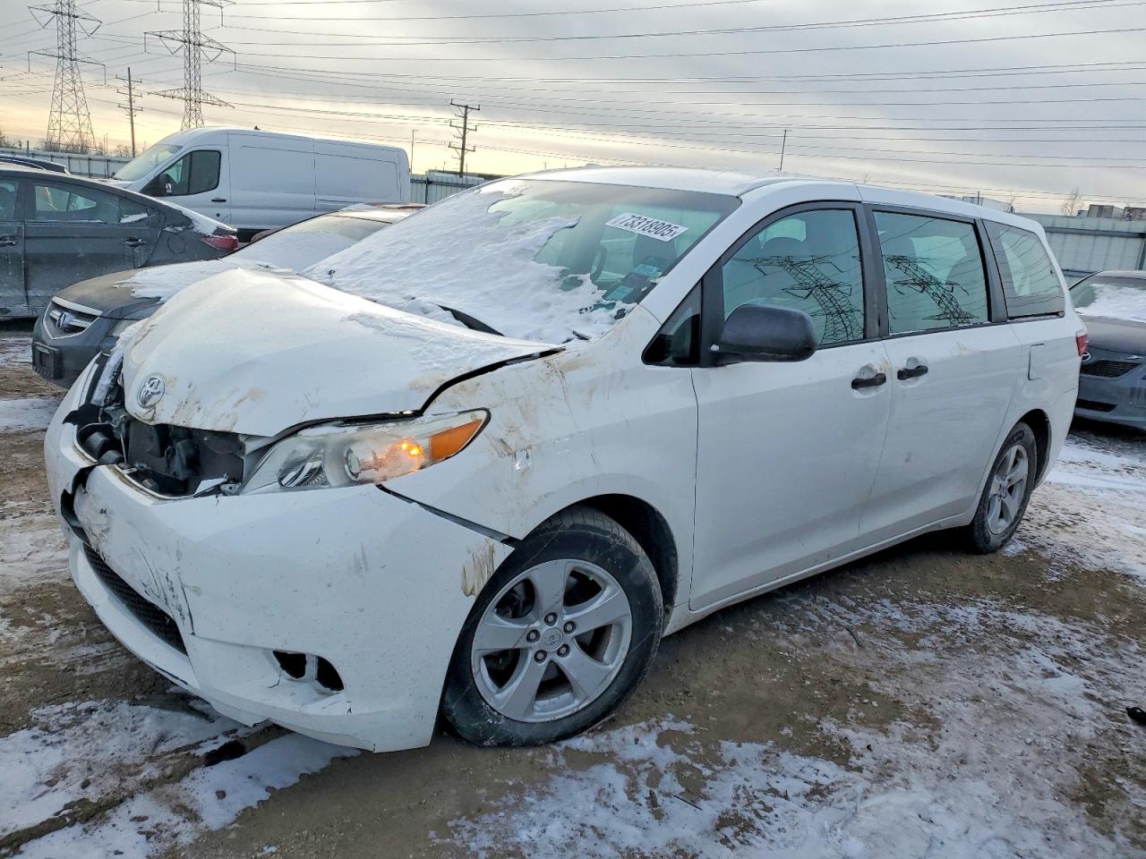 Salvage Toyota Sienna Image