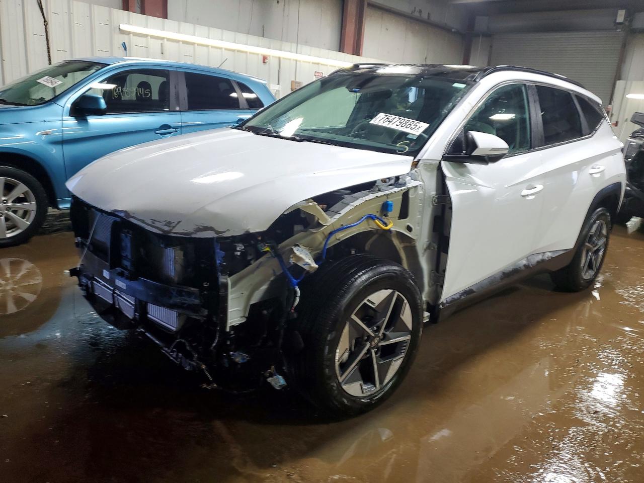 Salvage Hyundai TUCSON Image