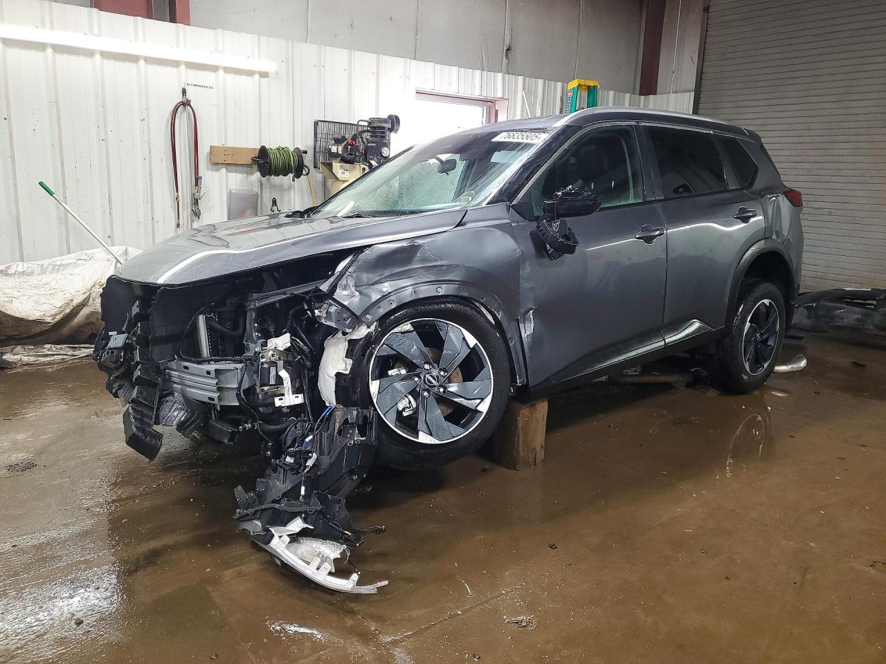Salvage Nissan Rogue Image