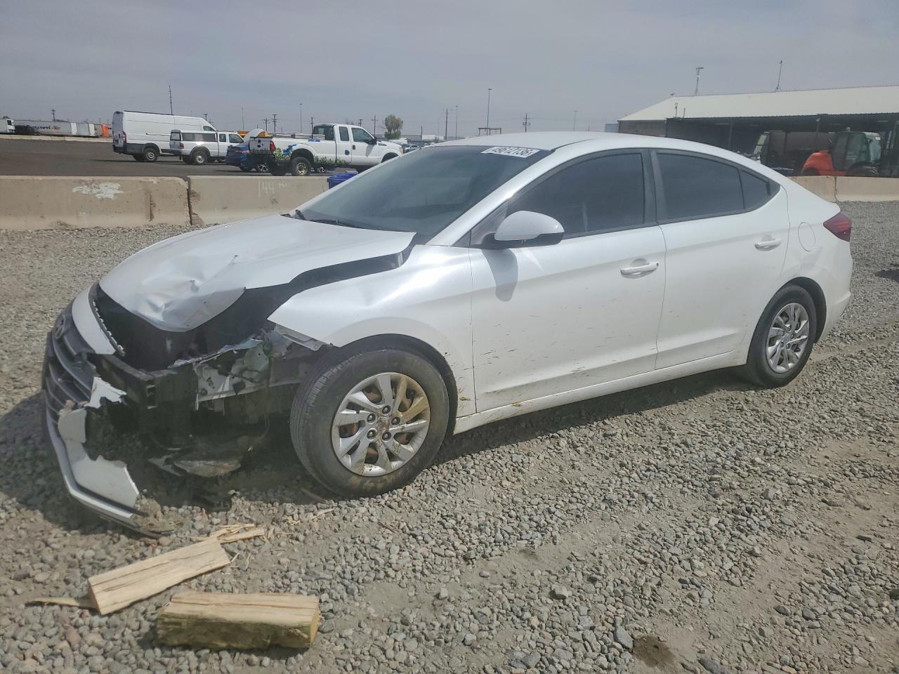 Salvage Hyundai ELANTRA Image