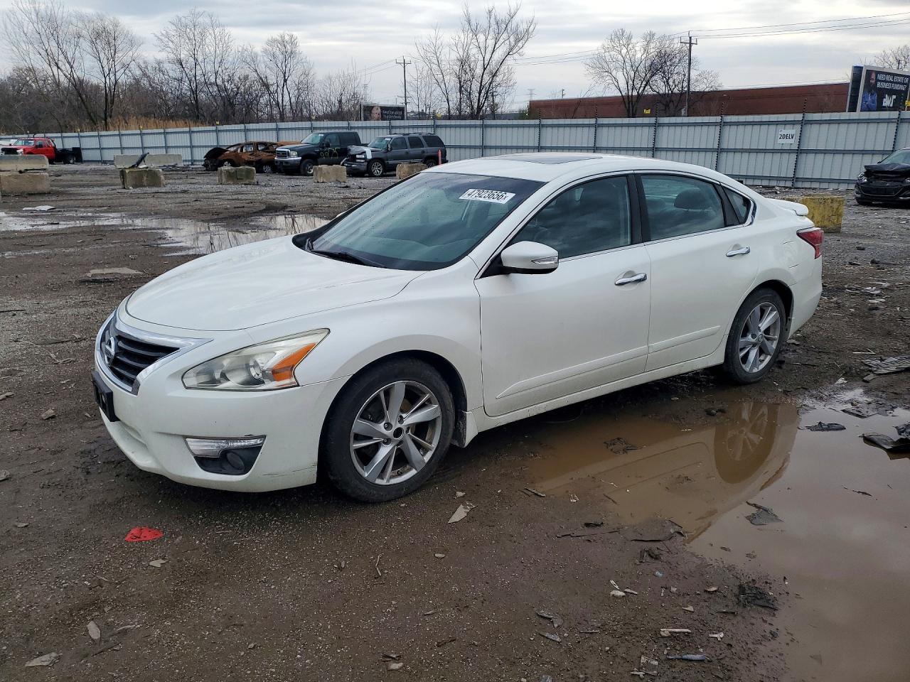 Salvage Nissan Altima Image