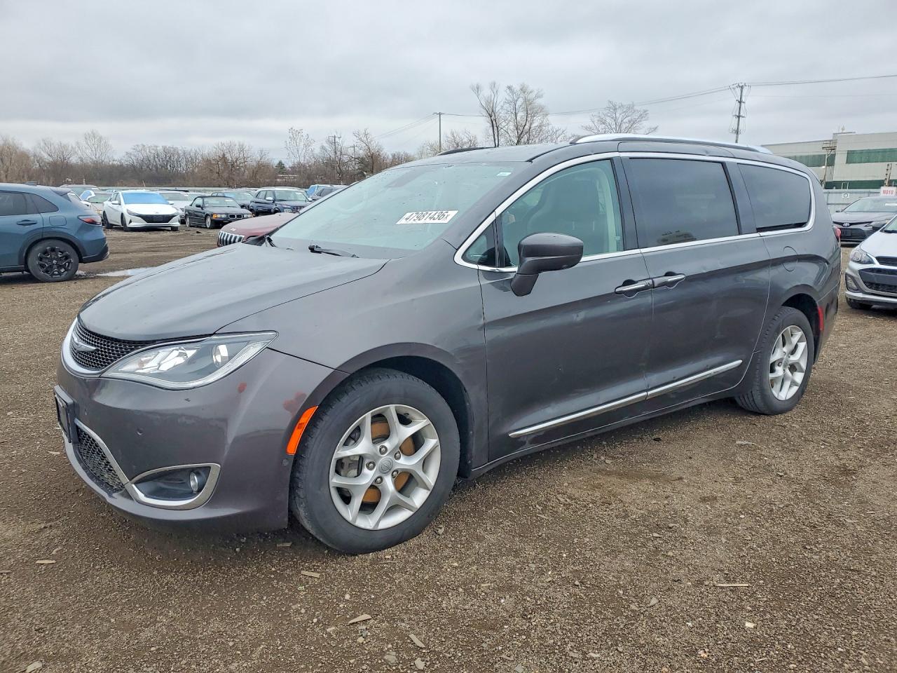 Salvage Chrysler Pacifica Image