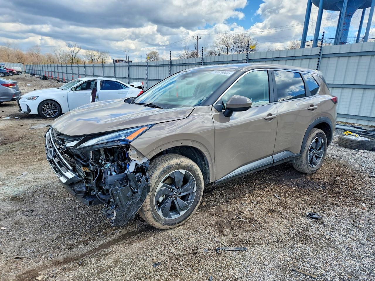 Salvage Nissan Rogue Image