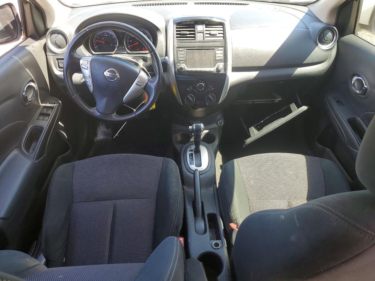 Nissan Versa 1.6 S
