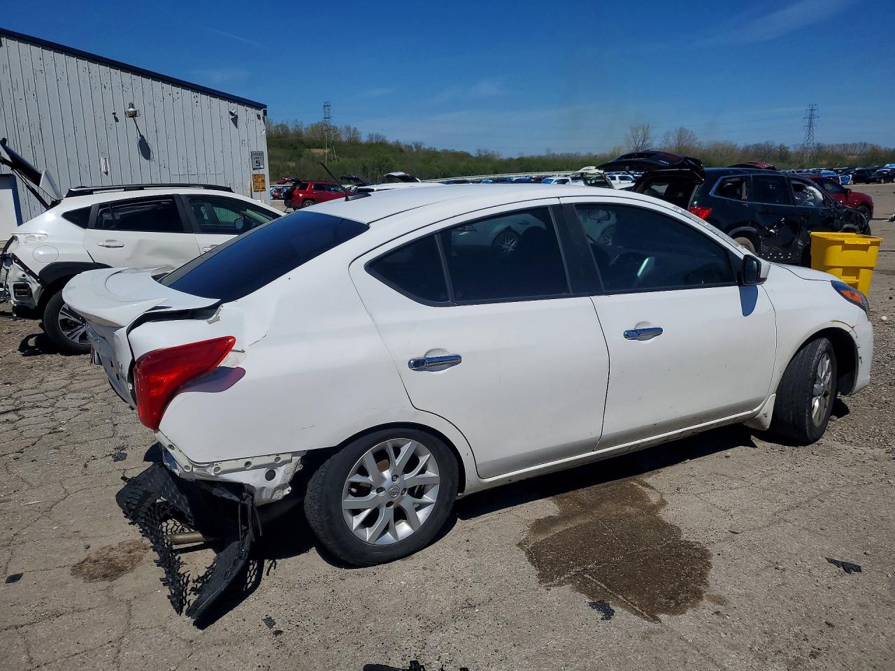 Nissan Versa 1.6 S