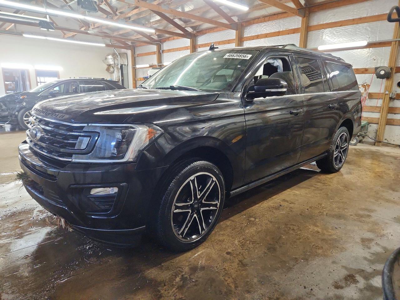 Salvage Ford Expedition Image