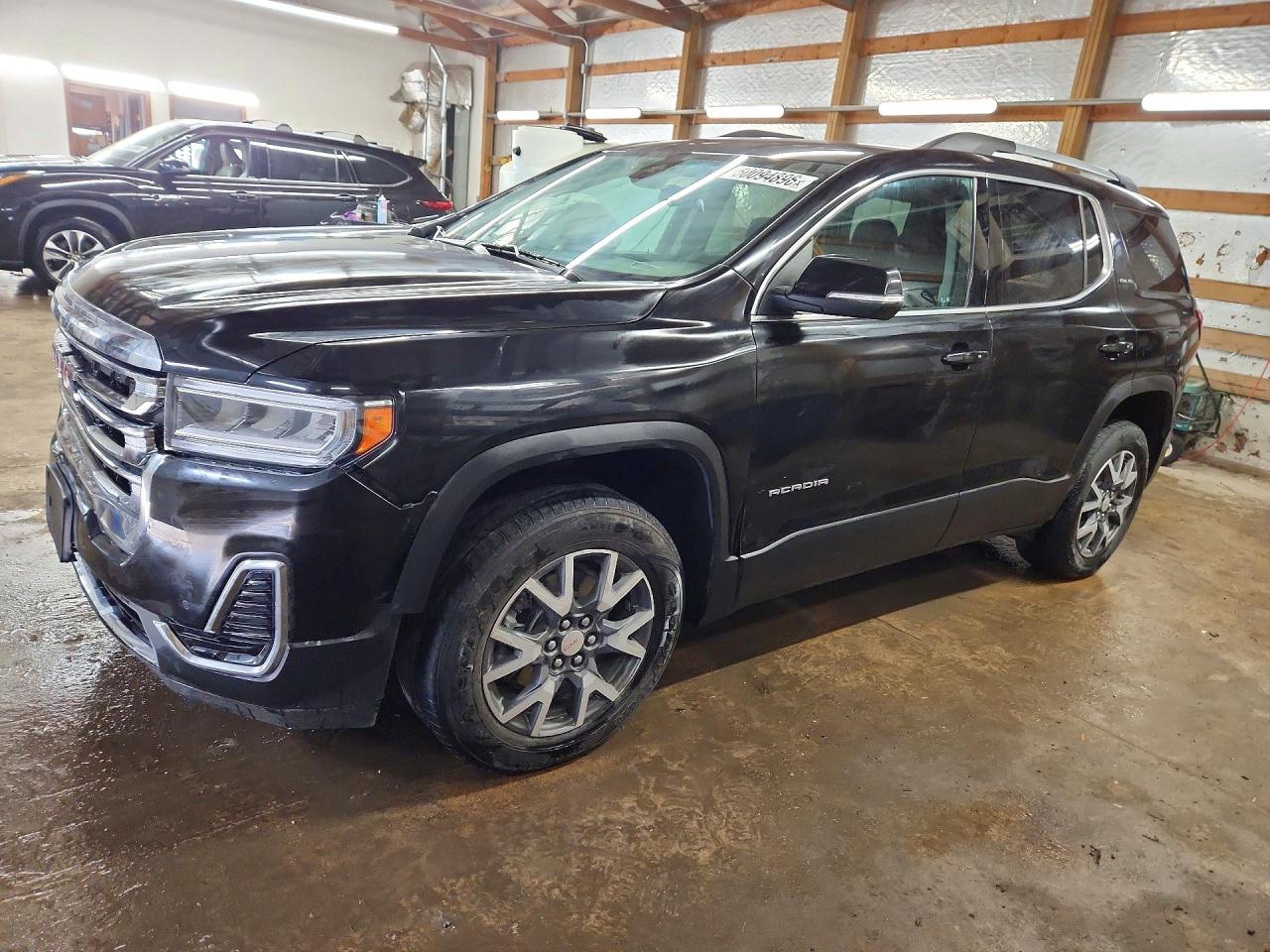 Salvage GMC Acadia Image