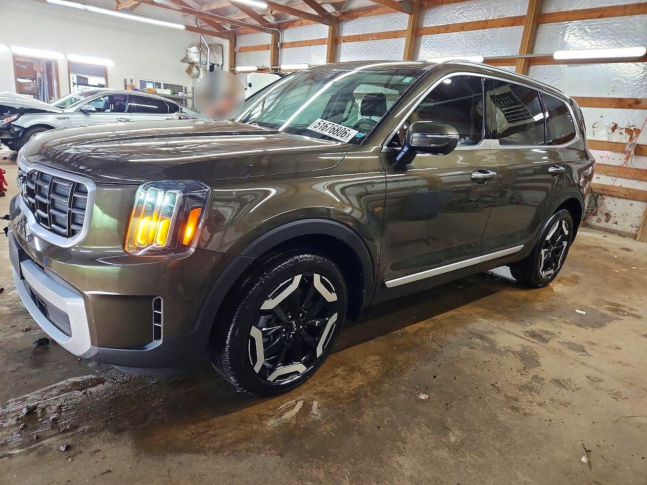 Salvage Kia Telluride Image