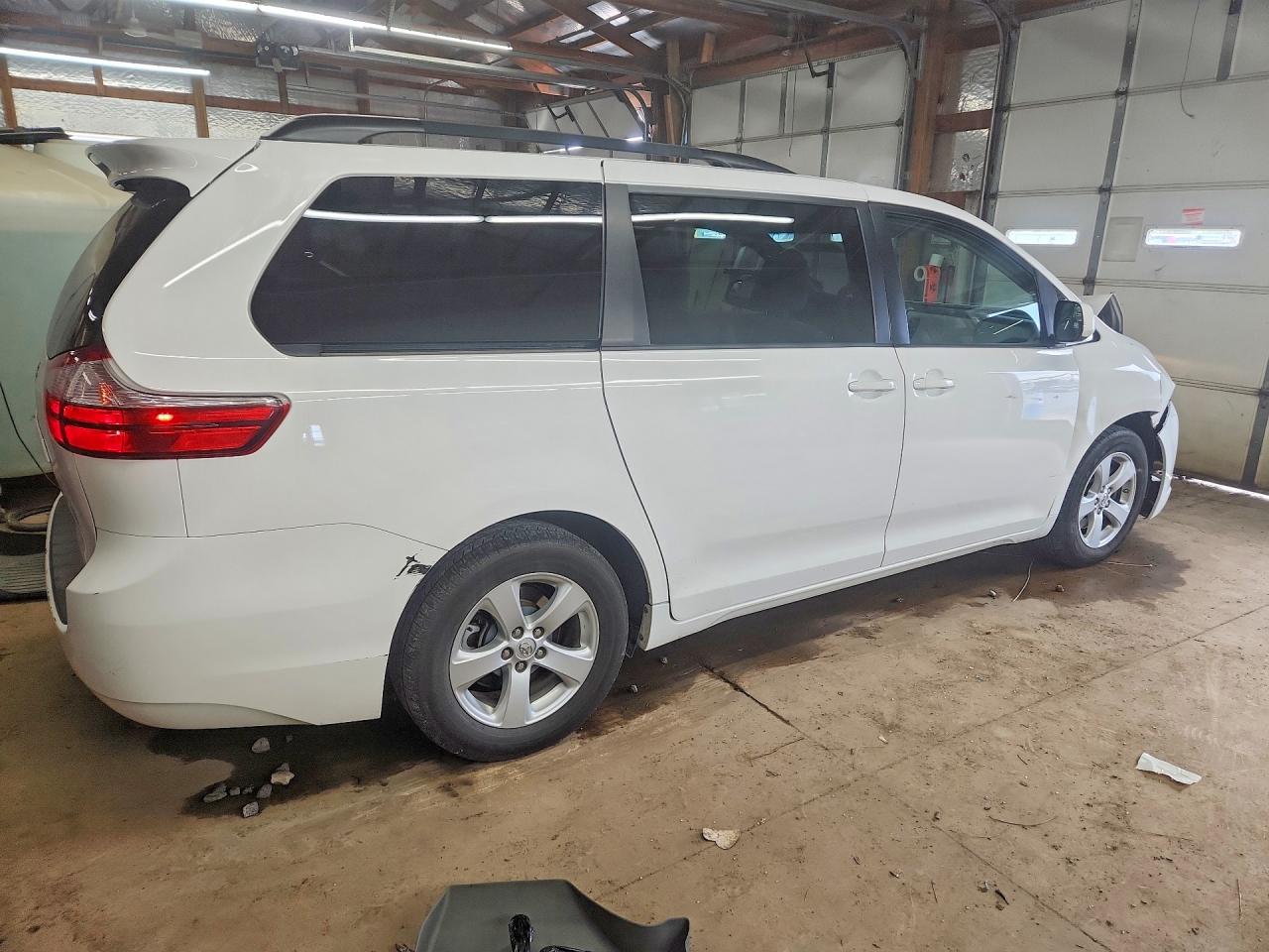 Toyota Sienna Le