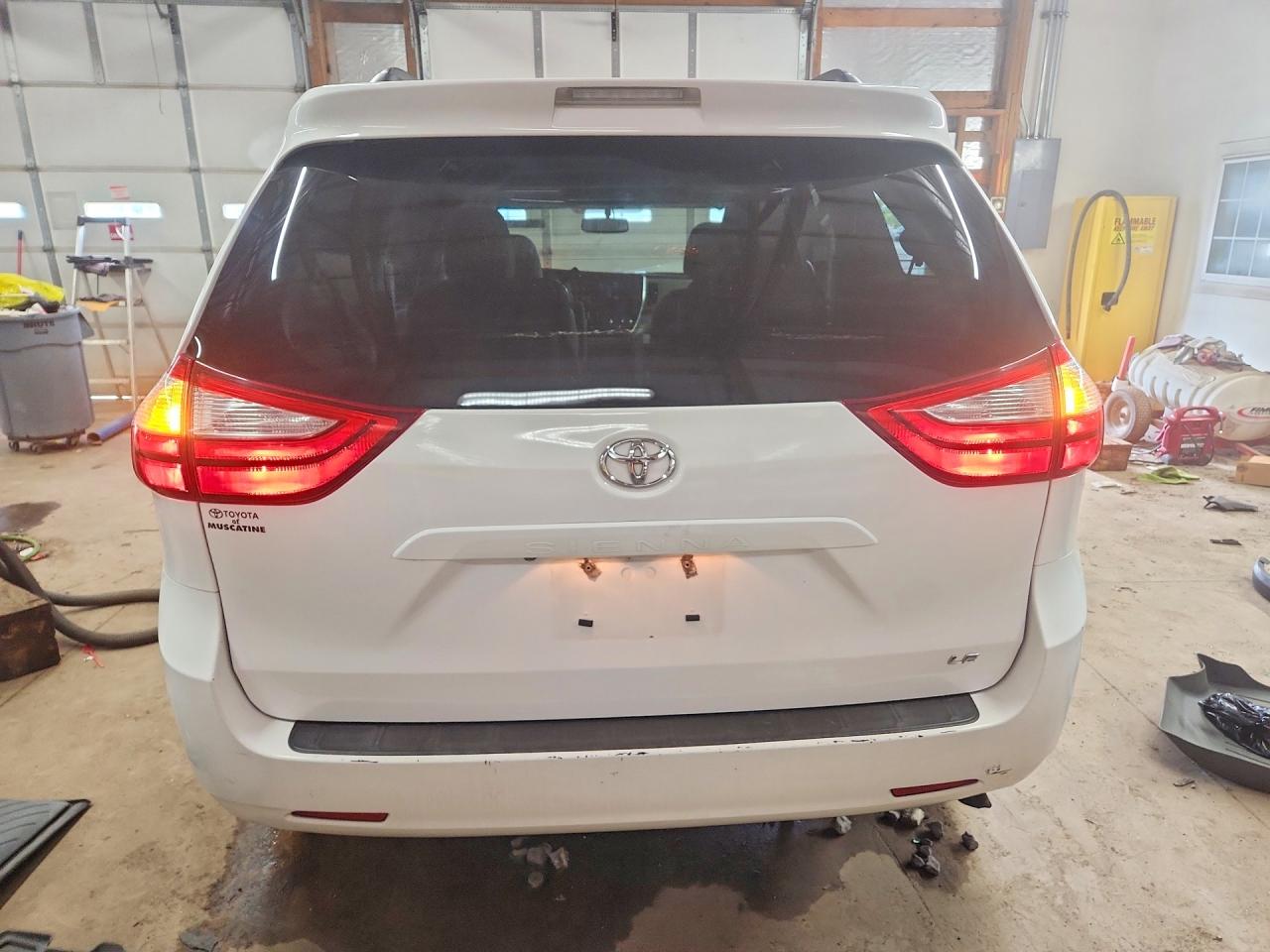 Toyota Sienna Le