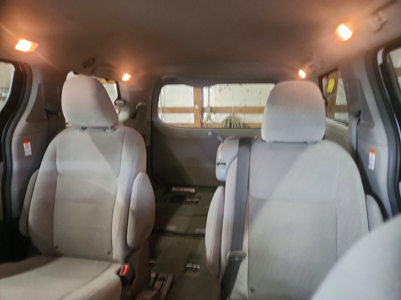 Toyota Sienna Le