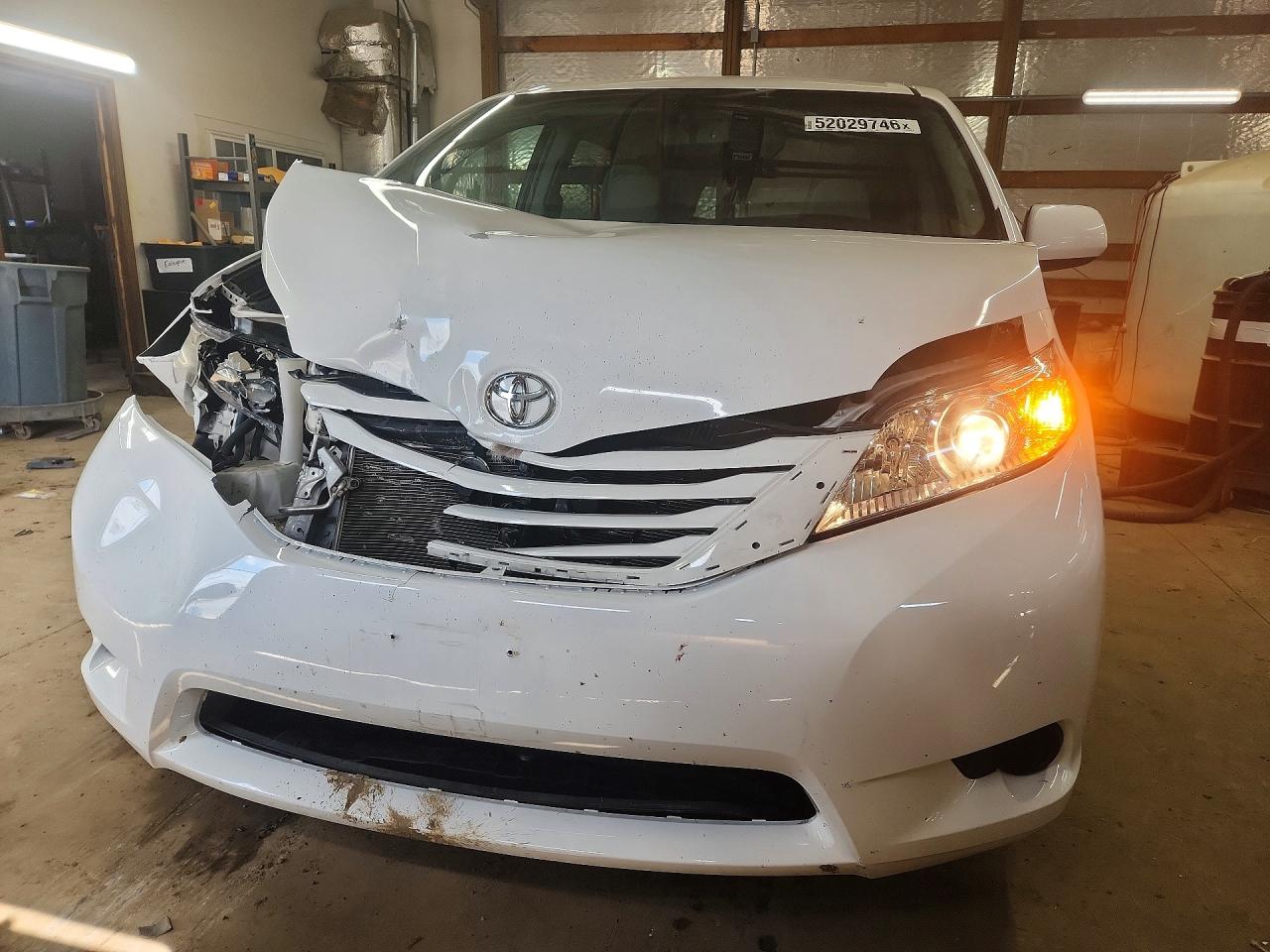Toyota Sienna Le