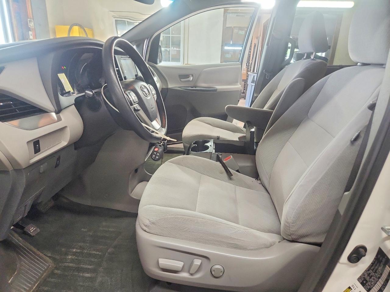 Toyota Sienna Le