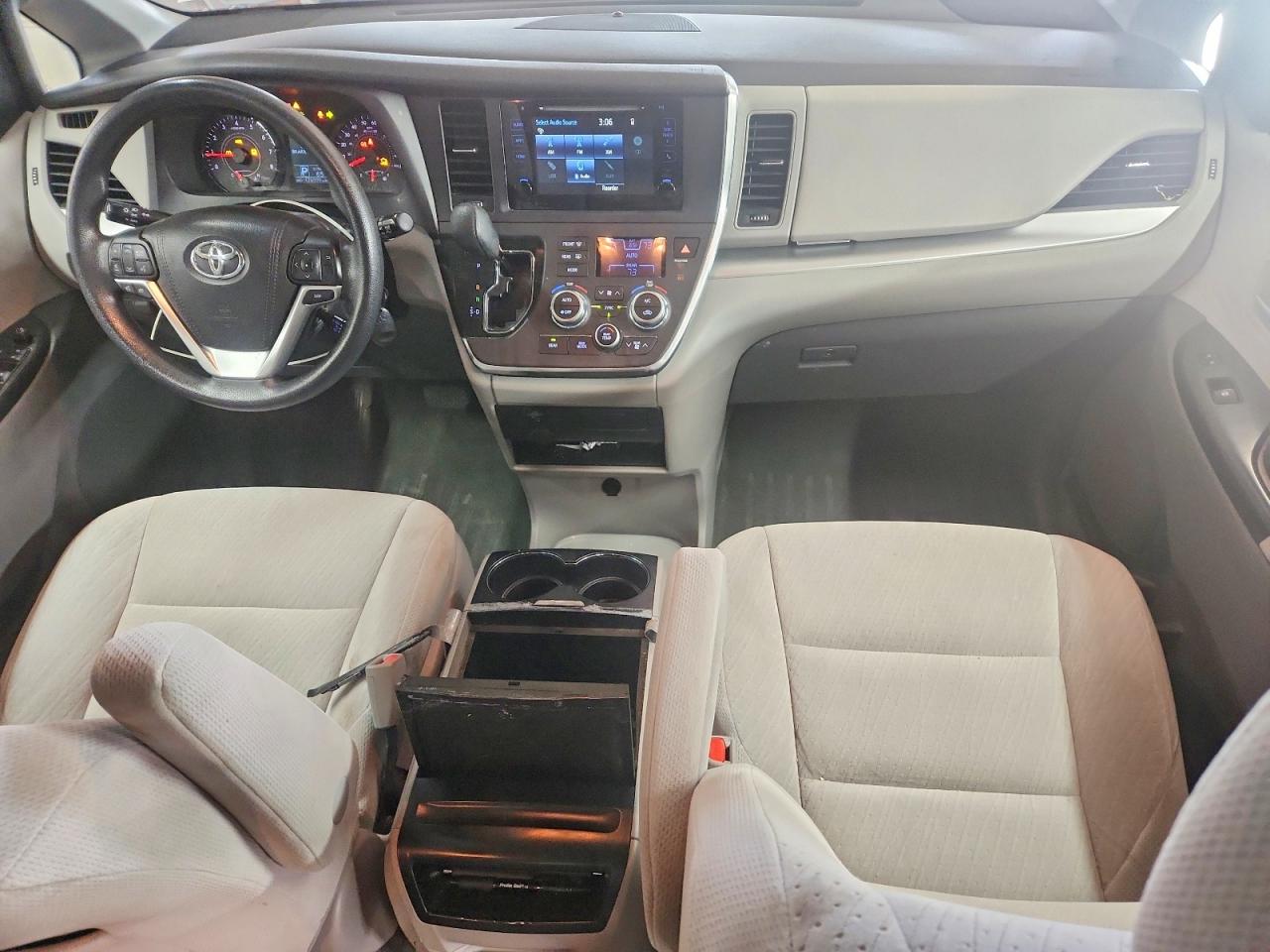 Toyota Sienna Le