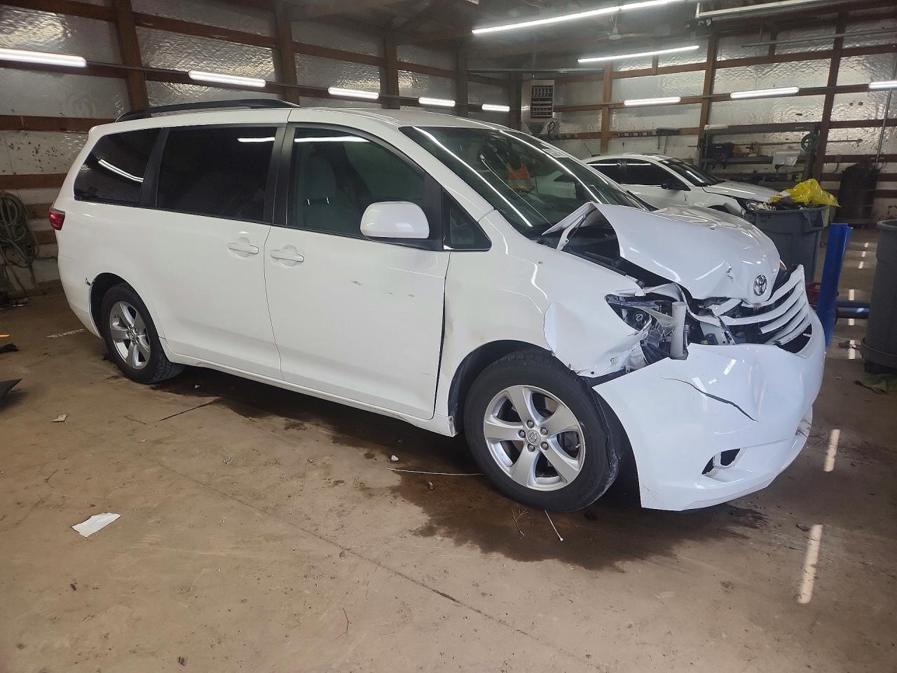 Toyota Sienna Le