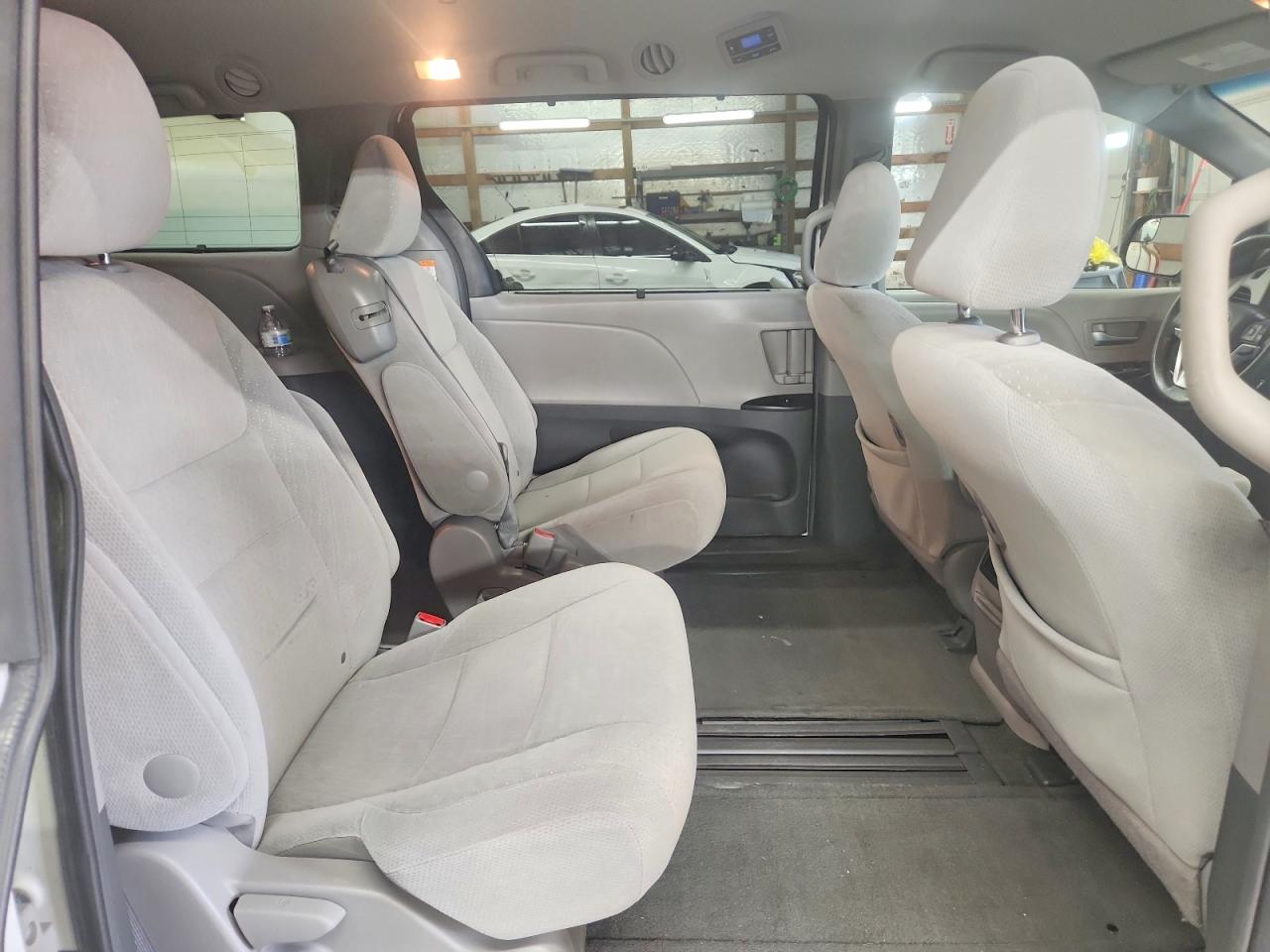 Toyota Sienna Le