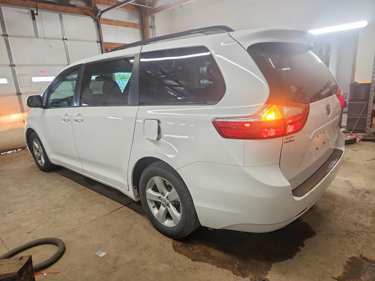 Toyota Sienna Le
