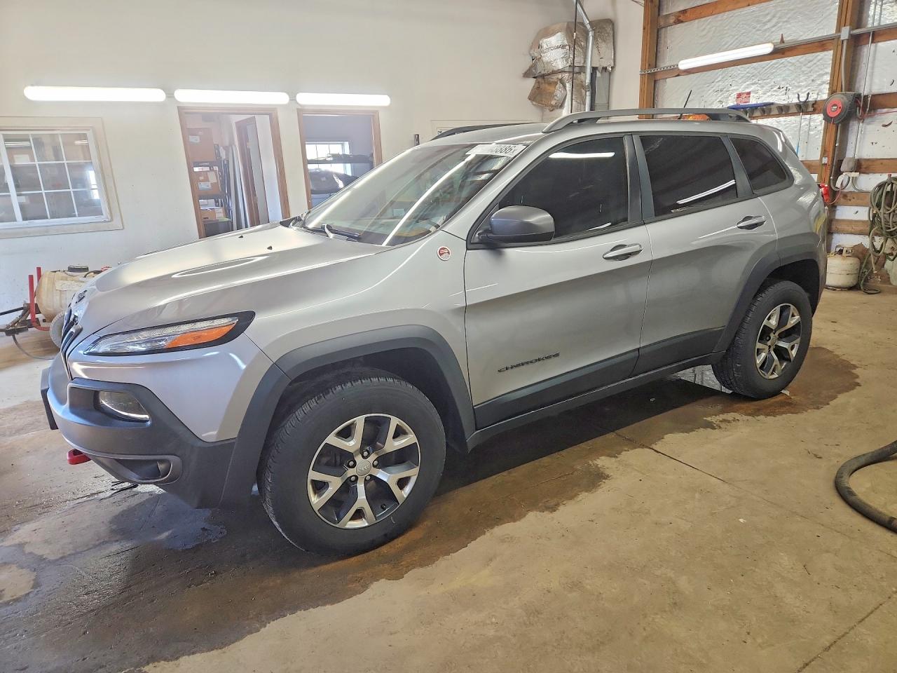 Salvage Jeep Cherokee Image