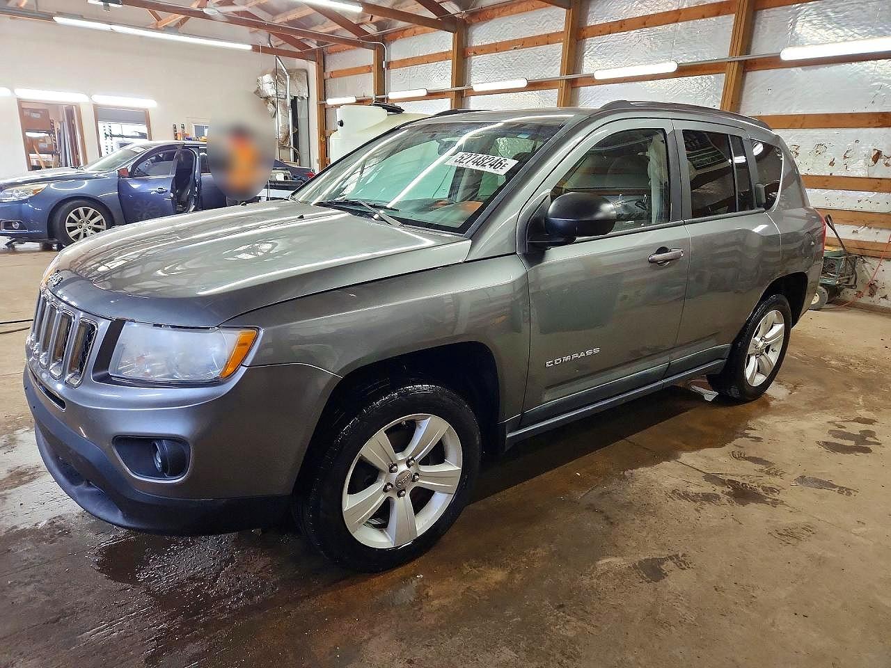 Salvage Jeep Compass Image