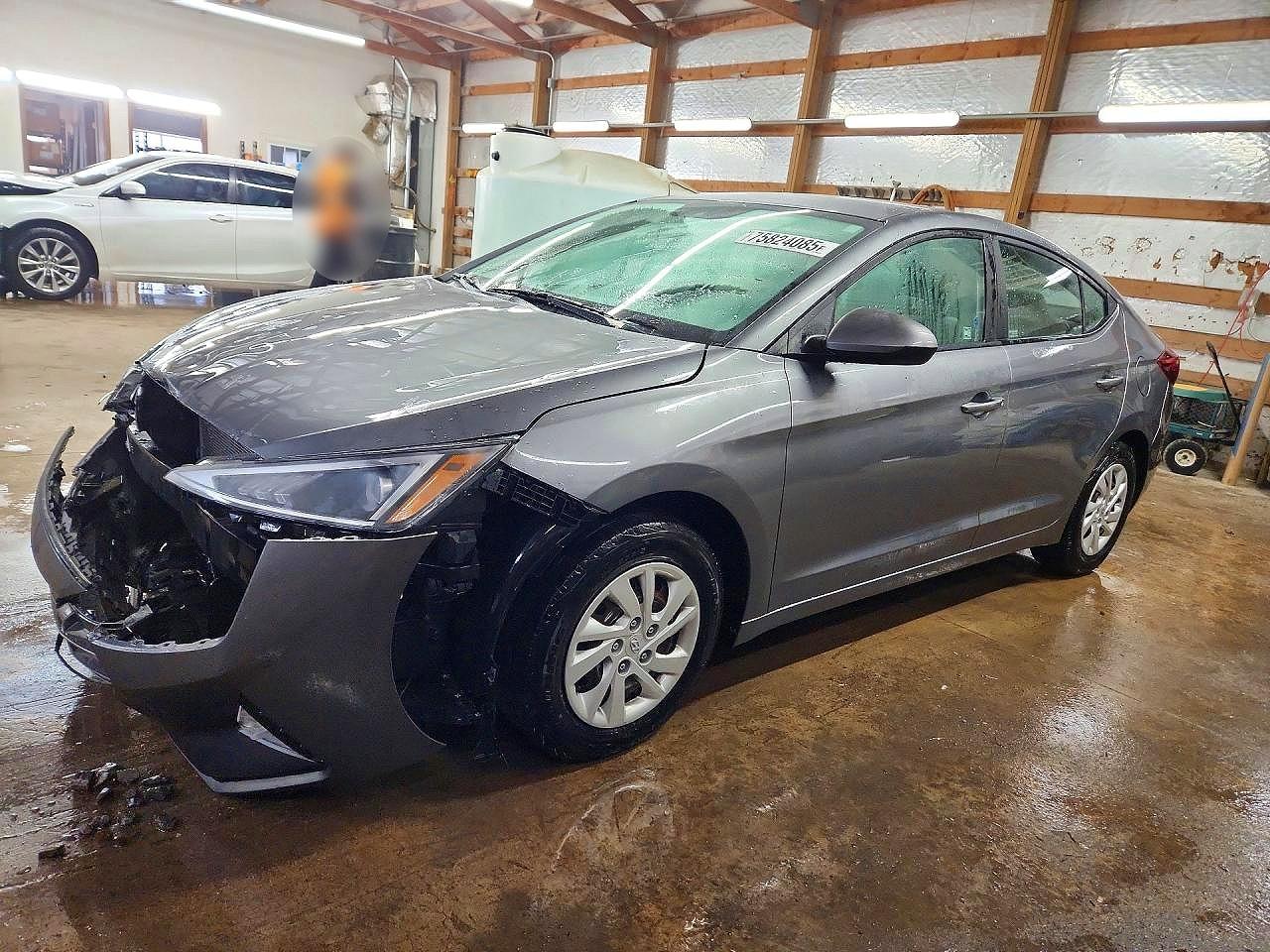 Salvage Hyundai ELANTRA Image