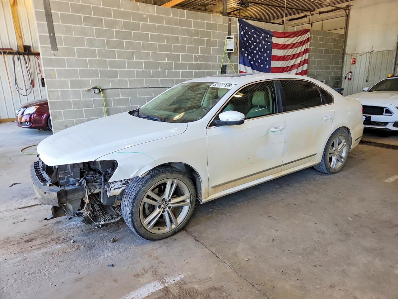 Salvage Volkswagen Passat Image